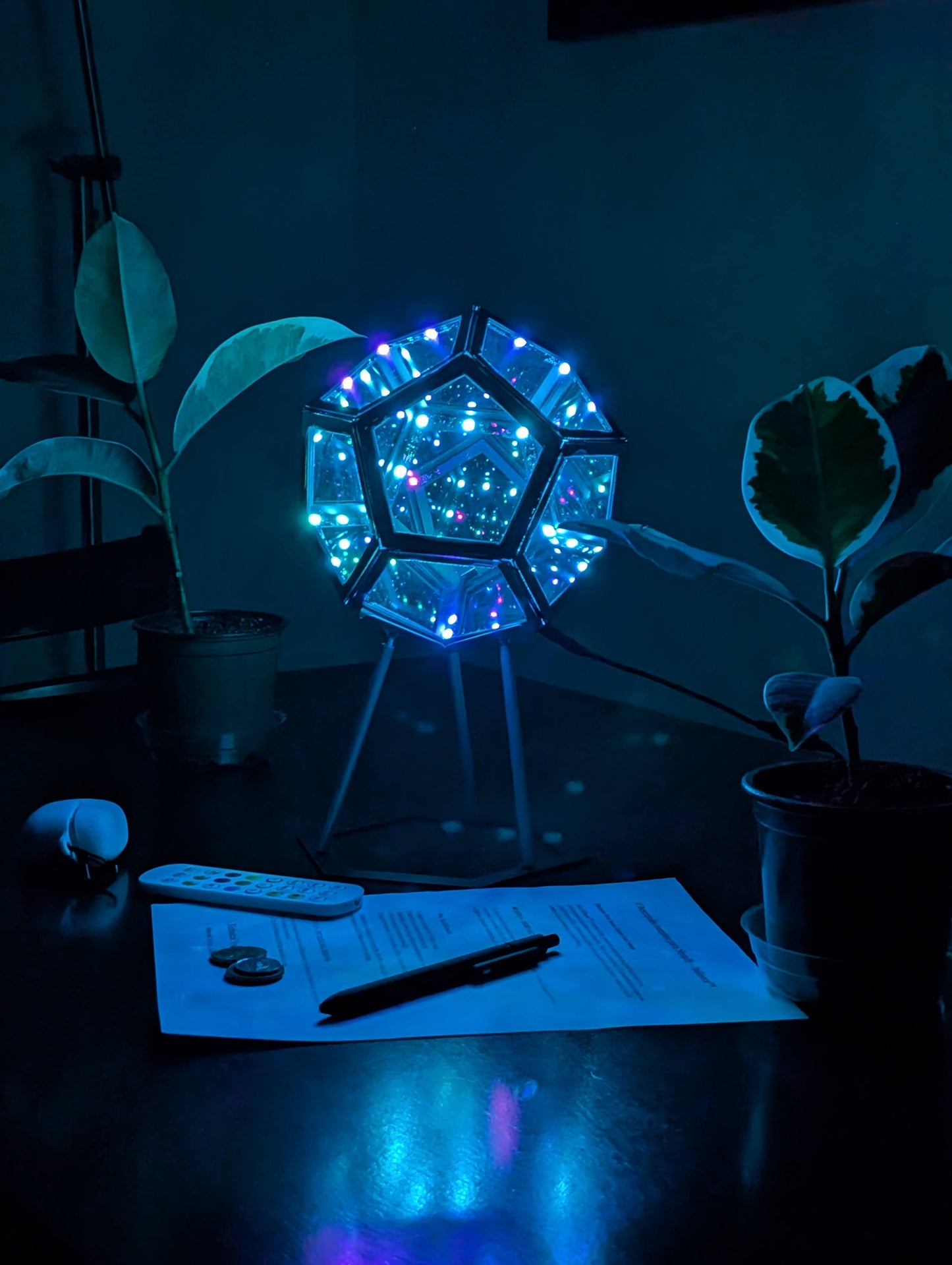 Infinora™ – Transform Your Space with Geometric Ambient Light