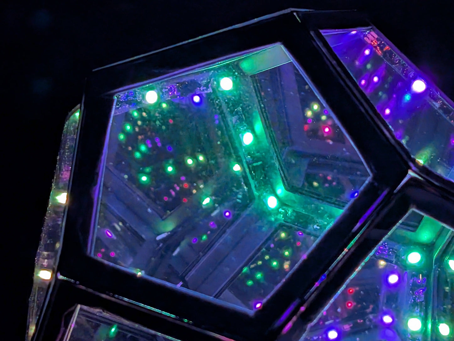 Infinora™ – Transform Your Space with Geometric Ambient Light