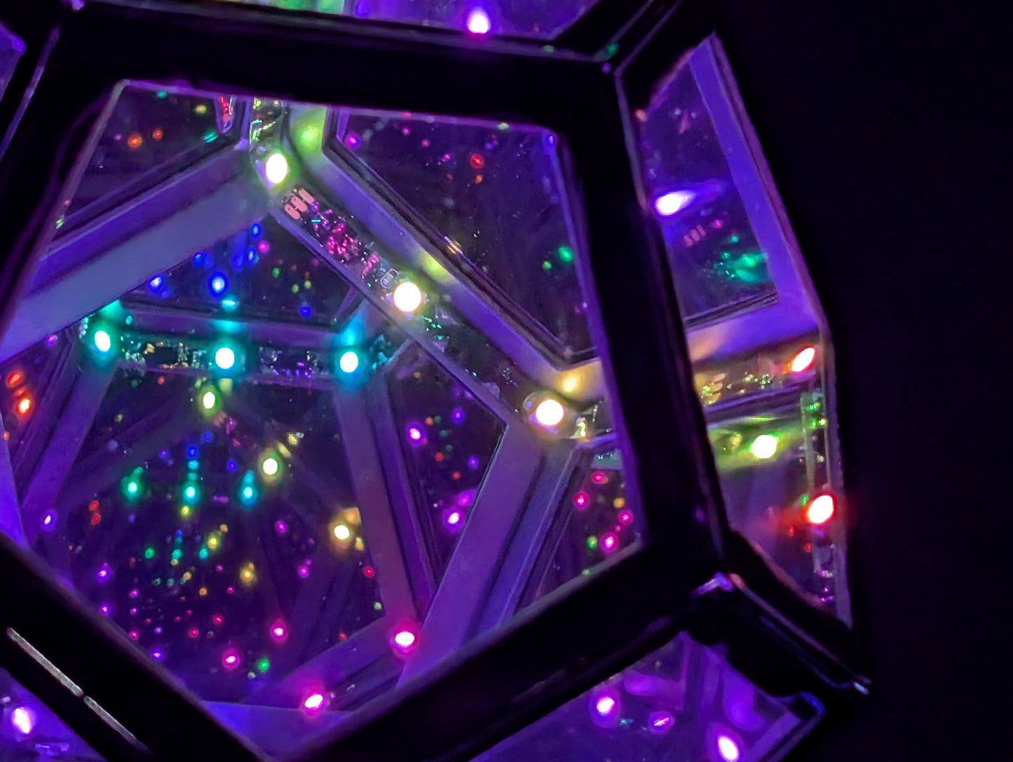 Infinora™ – Transform Your Space with Geometric Ambient Light